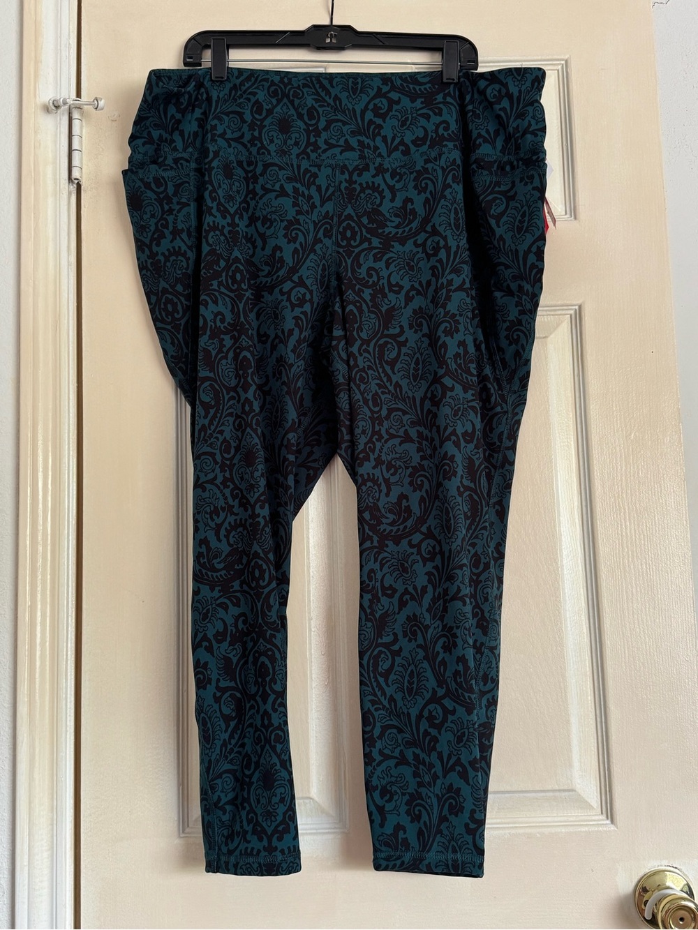Lane Bryant/Livi Active Women's Teal and Black Patterned Leggings